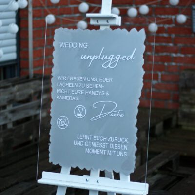 Acrylschild weiß/silber “Wedding unplugged”